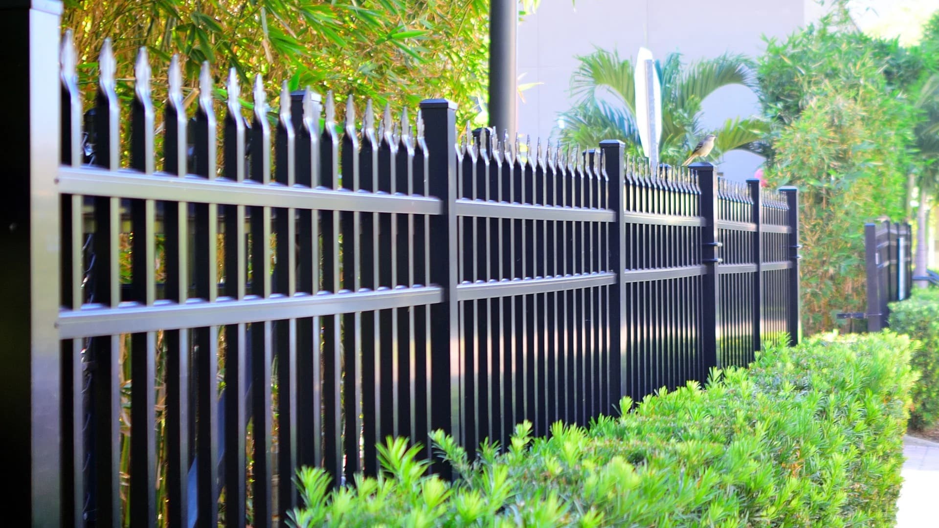 Professional aluminum fence installation