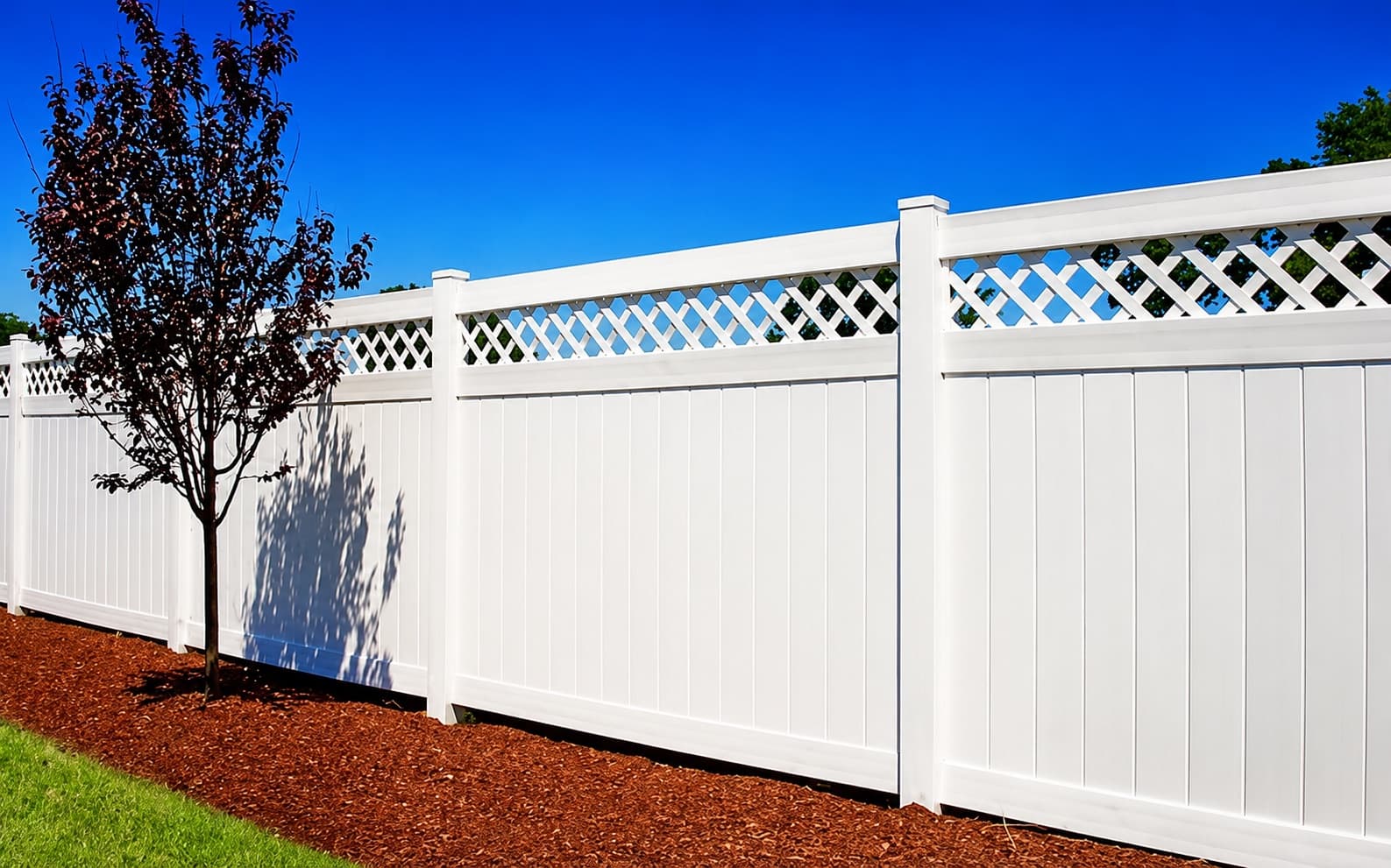 Residential vinyl fence installation in Atlanta, GA